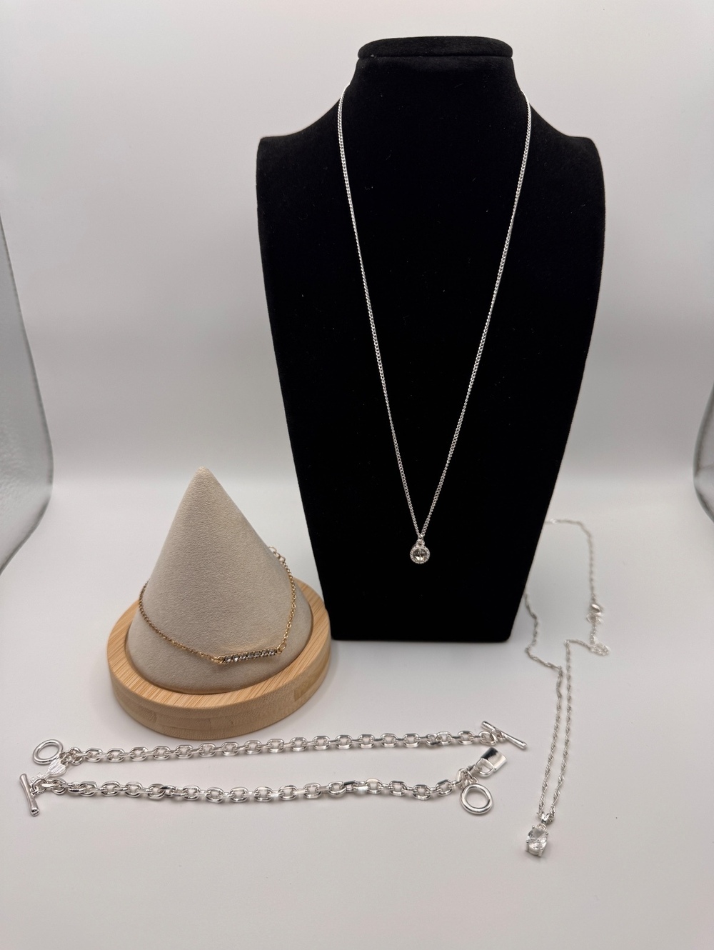 Louisa bundle of 3 bracelets and two necklaces